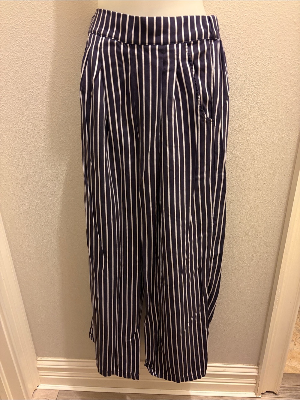Saint + Sofia Black and White Striped Pants Size 4